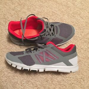 Men’s Gray Reebok Sneakers with Memory Tech - 9.5